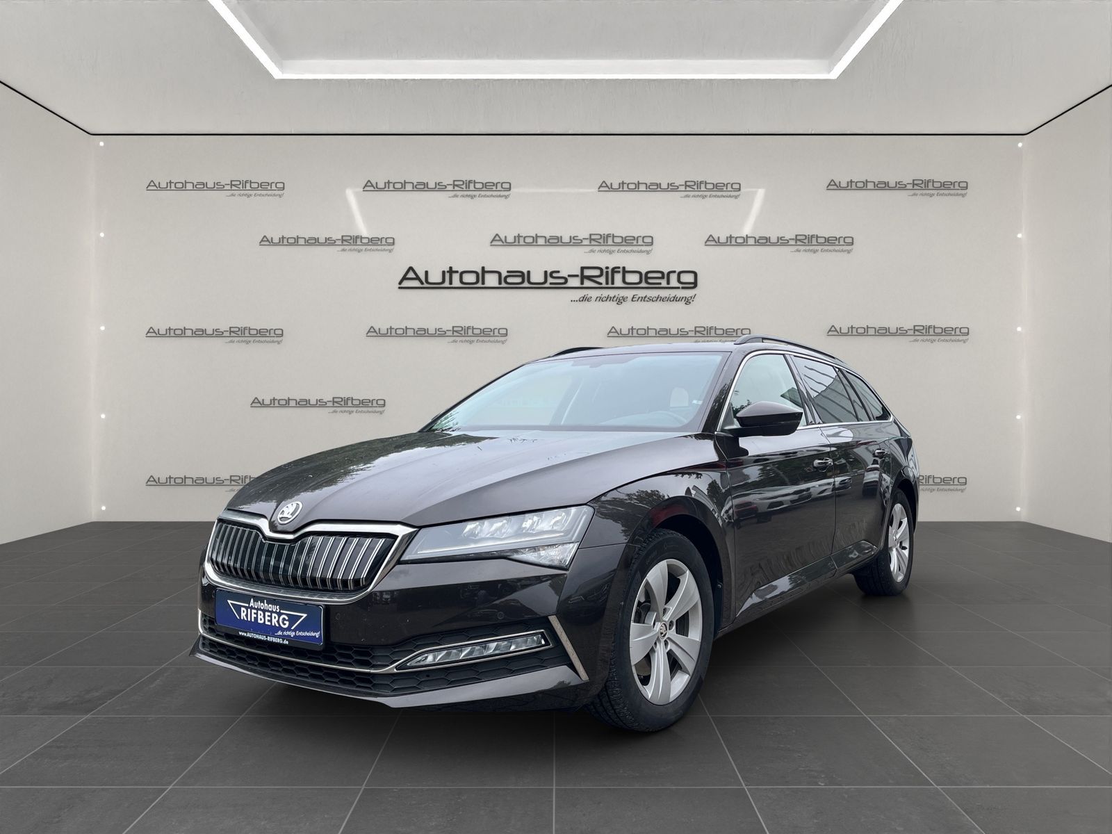 Skoda Superb IV COMBI AMBITION 1.4 TSI/DSG/AHK/PANO/17