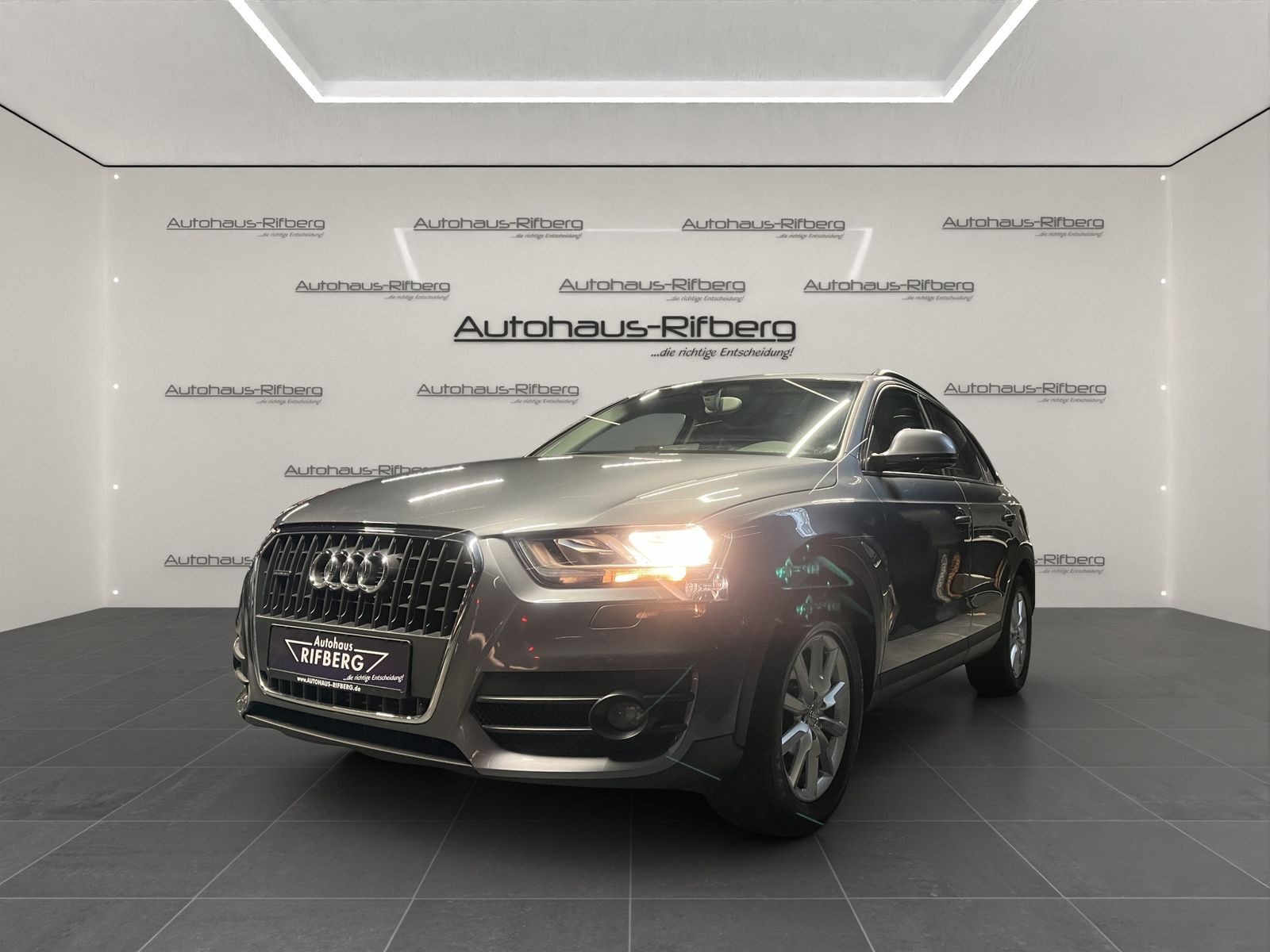 Audi Q3 2.0 TFSI quattro/NAVI/SHZ/PDC/17Z/ISOFIX/ABS